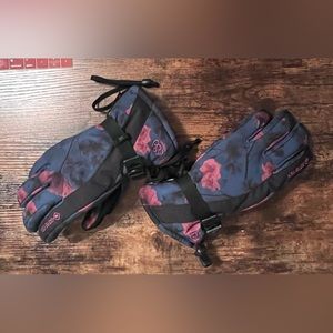 Very warm ski gloves! Worn once for 3 hours